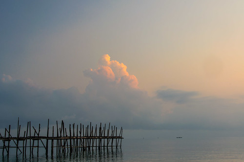 beach sunrise photography asia cambodia sihanoukville quay february rtw cloudscape 2012 waterscapes d90 nikon18200mm atmosphereandsky ព្រះរាជាណាចក្រកម្ពុជា