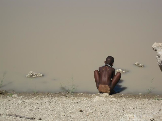 thirsty Himba girl