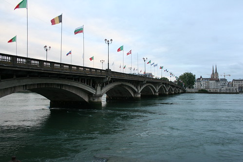 2012.08.02.336 - BAYONNE - Place de la République - Pont Saint-Esprit · Cathédrale Sainte-Marie de Bayonne