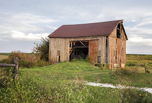 wood wooden barn old weathered bardolph mcdonoughcounty illinois il landscape scene scenery sunset stevefrazierphotography canoneos60d country countryside farmland farming farm boards frame construction midwest america rural
