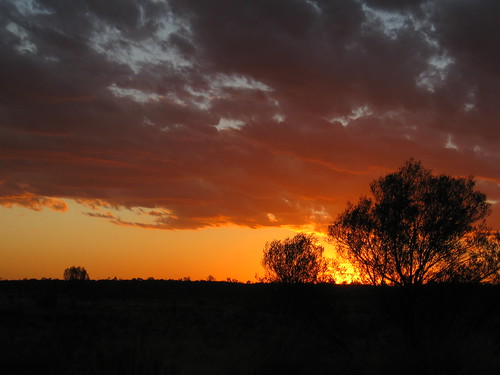 sunrise australia uluru northernterritory ayersrock skytheme flickraward platinumheartaward mygearandmepremium mygearandmebronze mygearandmesilver
