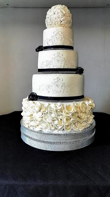 Wedding Cake by Najoua