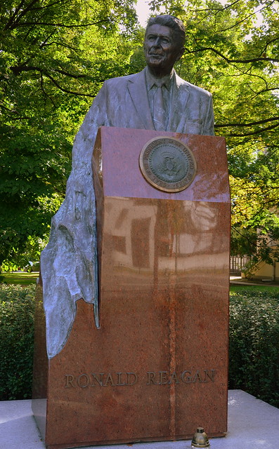 2012 EASTERN EUROPE 0058 POLAND WARSAW Reagan's Statue 波兰 华沙 里根雕像