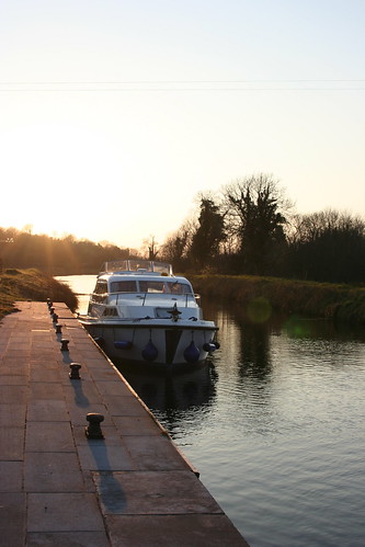 ireland lake river boat canal lough shannon northern waterway erne