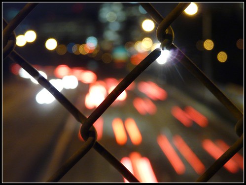 bokeh outoffocus freeway chainlinkfence ribbet odc1 fromoverpass amrushhour