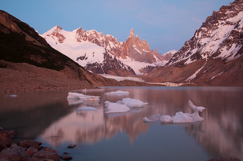 patagonia ice southamerica argentina sunrise morninglight iceburg cerrotorre iceburgs lagotorre parquenacionallosglaciares