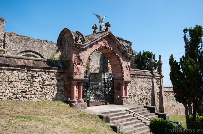 El cementerio gótico de Comillas y el Ángel Exterminador 