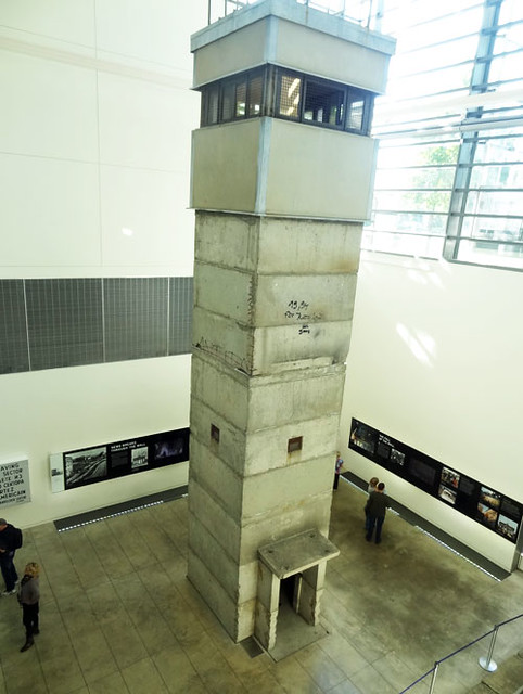 berlin-wall-guard-tower