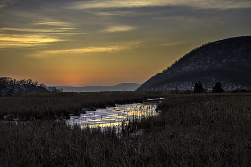 morning winter sky sun mountain newyork sunrise reeds dawn hill bearmountain marsh ionaisland ionamarsh