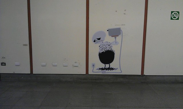 Clever placement of this #metrotrains #DumbWaysToDie sticker at Flagstaff
