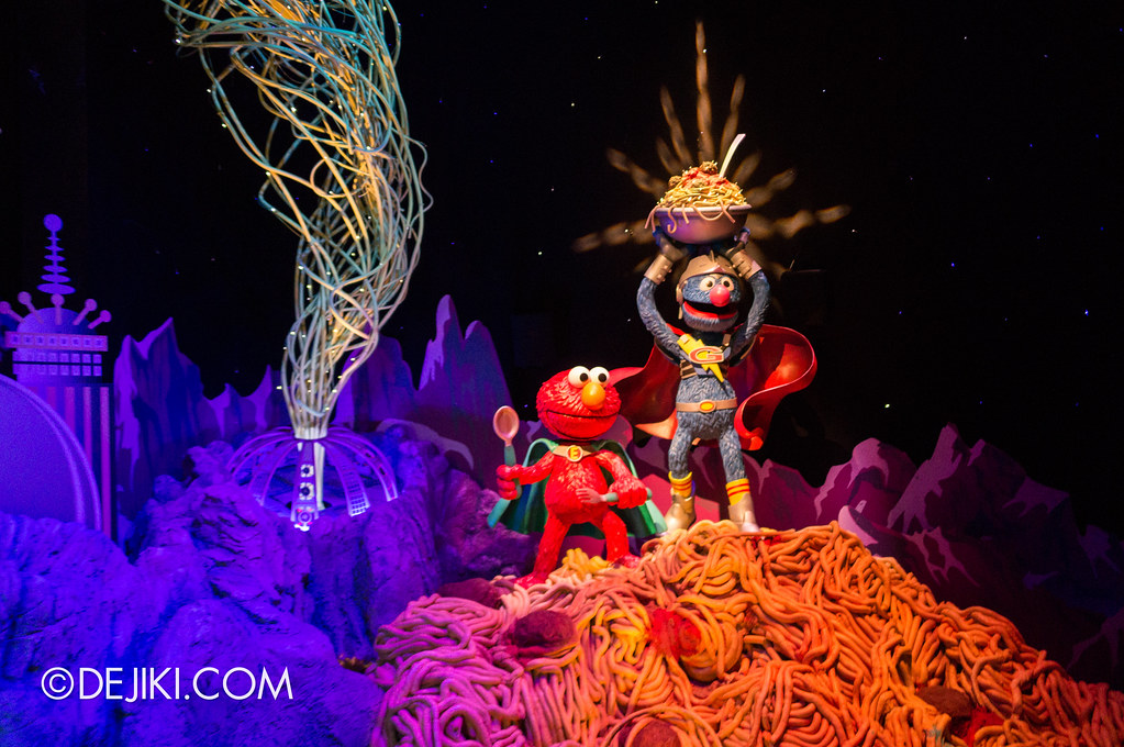 [On-Ride Photo] Spaghetti Space Chase - Super Grover and Super Elmo