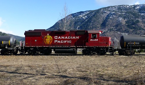 canada train bc diesel locomotive cpr freight switcher castlegar gp382 p1020933 cp3046