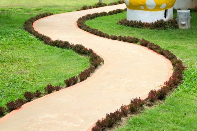 13 DIY Garden Pathway-Inspiration For All Garden Lovers