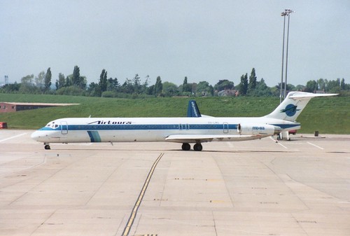 BIRMINGHAM 31 MAY 1994 AIRTOURS MD80 OH-LMG