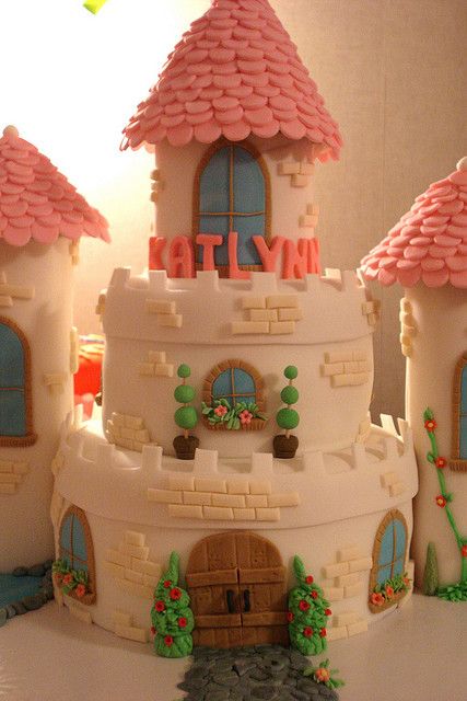Princess Castle Cake by Cuppie Cakes (Moved to FL, back in the game now)