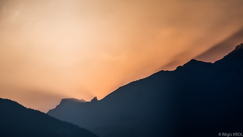 sunset mountain fog montagne alpes soleil savoie brume maurienne valcenis lanslevillard