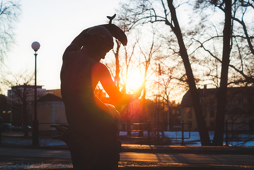 sunset sculpture statue sonnenuntergang sundown sweden schweden skulptur lensflare daphne sverige solnedgång staty kristinehamn dt50mmf18sam erikrafaelrådberg