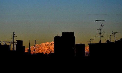 urban milan silhouette skyscraper sunrise alba milano monterosa alpi grattacieli