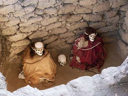 Foto de una de las tumbas del Cementerio de Chauchilla (Perú)