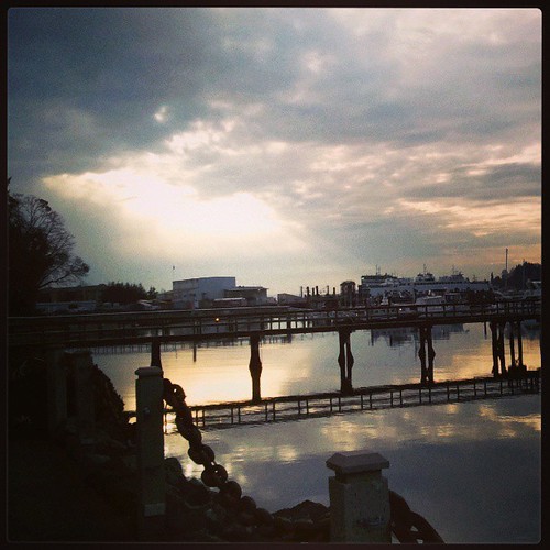 ferry sunrise square harbor washington dock squareformat bainbridgeisland iphoneography instagramapp uploaded:by=instagram foursquare:venue=4bb7d436314e95213ac7479d