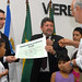Entrega da Medalha Boticário Ferreira ao Pe. Renato Chiera.