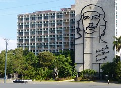 GAZ-14 Chaika - Plaza de la Revolución, La Habana, Cuba