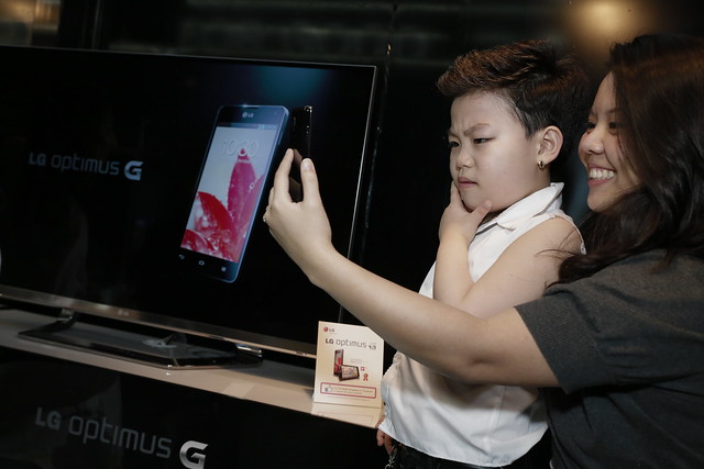 One lucky member from the audience having her picture taken with little Psy using the LG Optimus G