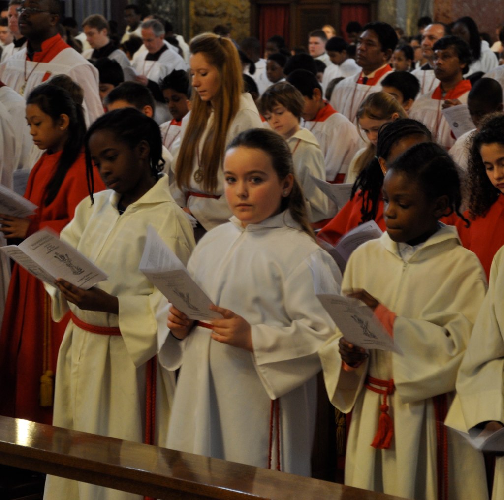 Archbishop Vincent Nichols prays with Altar Servers for the new Pope - Diocese of Westminster
