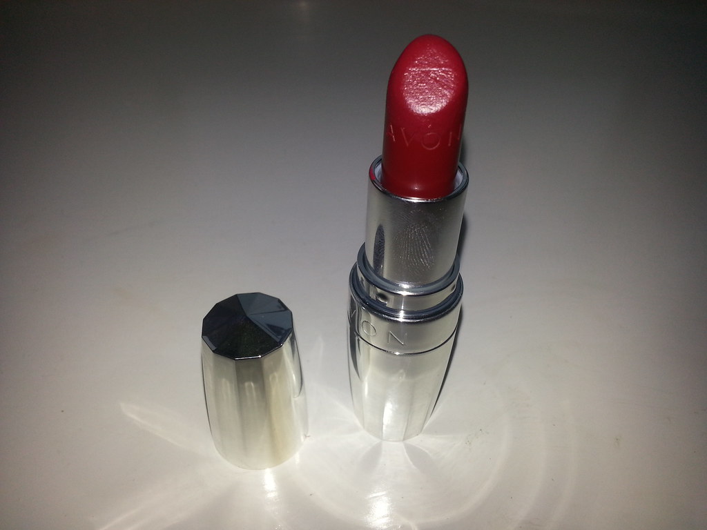 Review: Avon Perfect Kiss Lipstick Racy Red