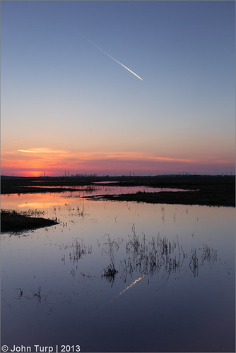 sunset reflection pond contrail naturereserve marsh birdsanctuary rspb elmley elmleymarshes isleofsheppy