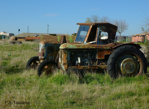 tractor abandonos abandonments oxidado rusty paisaje landscape otoño autumn septiembre september lasmatas madrid españa spain