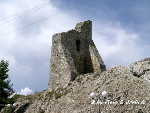 italy torre mura puglia monti panni ruderi foggia fortificazioni dauni