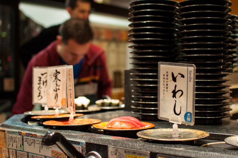 Comer Sushi barato en Japón, Kaiten Sushi, restaurantes de cinta giratoria