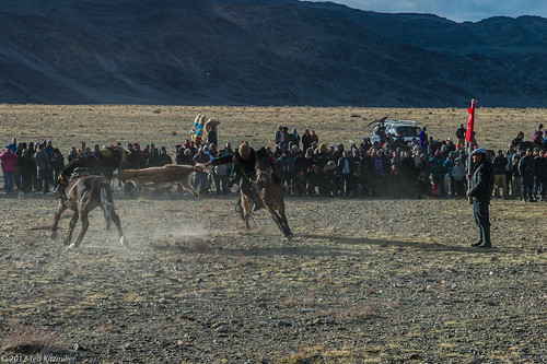 people asia mongolia olgii bayanolgii westernmongolia goldeneaglefestival