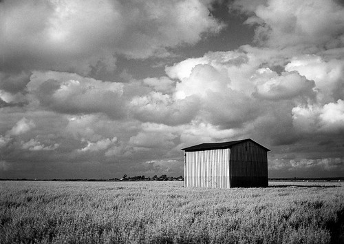 sky blackandwhite bw abandoned film monochrome clouds barn landscape blackwhite noir fuji rangefinder rodinal et blanc orangefilter dithmarschen apx400 fujigs645s