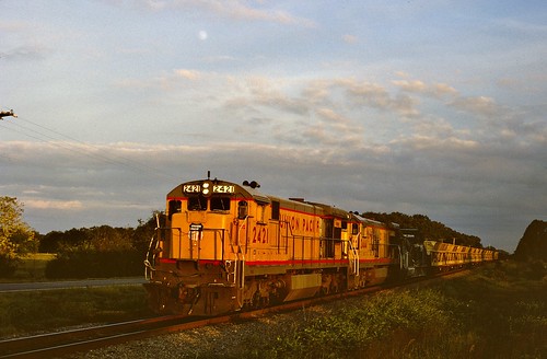 railroad up train work arkansas freight blackwell ballast goldenlight c307 2421