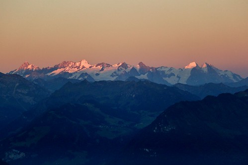 alps sunrise schweiz switzerland suisse alpen eiger jungfrau mönch rigi wetterhorn finsteraarhorn innerschweiz voralpen zentralschweiz centralswitzerland bernesealps berneralpen rigifirst