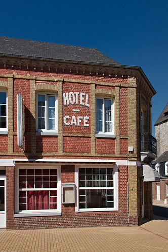 café commerce hôtel placedelamairie relaissaintribert saintnicolasdaliermont torcylegrand