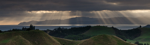 newzealand sunrise landscape stormy sunrays goldenbay goldebaylookout