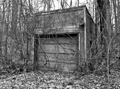 ohio abandoned overgrown neglect decay garage abandonment hiram mantua portagecounty garrettsville hiramtownship