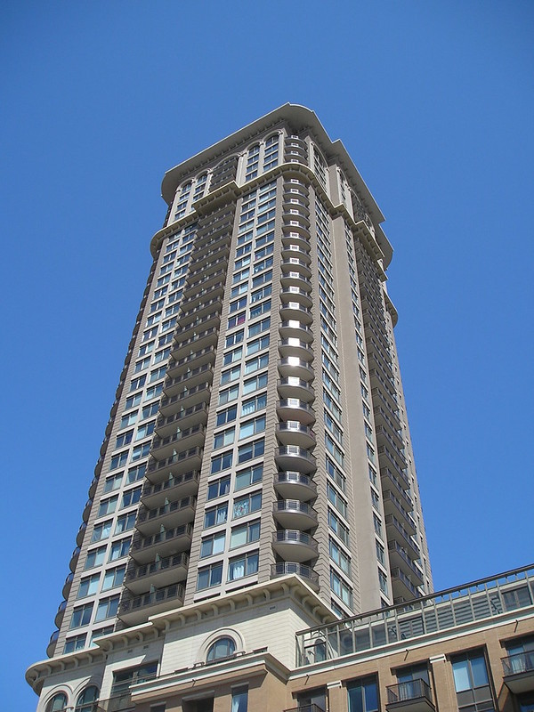 Chicago Condo Mississauga 385 prince of wales drive