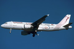 Tunisair A320-211 TS-IMP BCN 29/12/2004