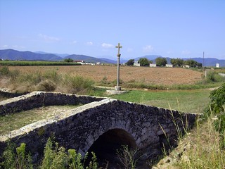 Pont i creu romànica d'Esponellà