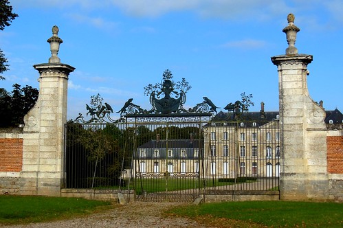 chateau château bertangles somme picardie france grille gate