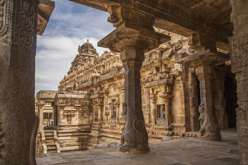 Temple d’Airavateshwara de Darasuram composé de 100 piliers admirablement sculptés
