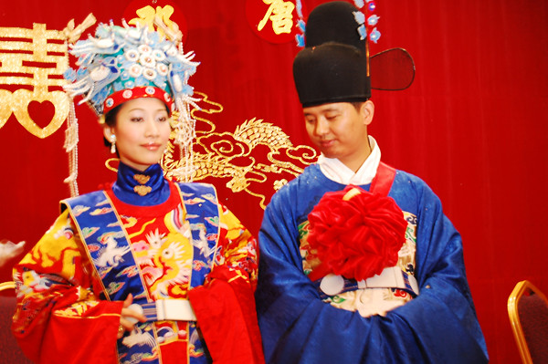 Vestidos de novia tradicionales atuendos de boda tradicionales 