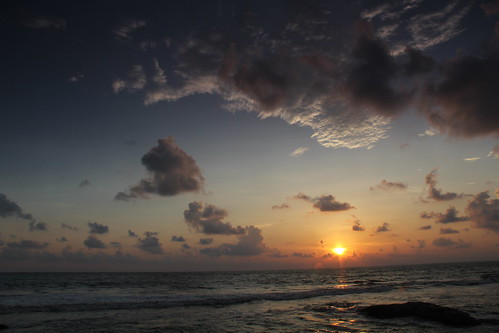 ocean sunset sky sun indian srilanka пейзаж шриланка океаннебозакат pwpartlycloudy