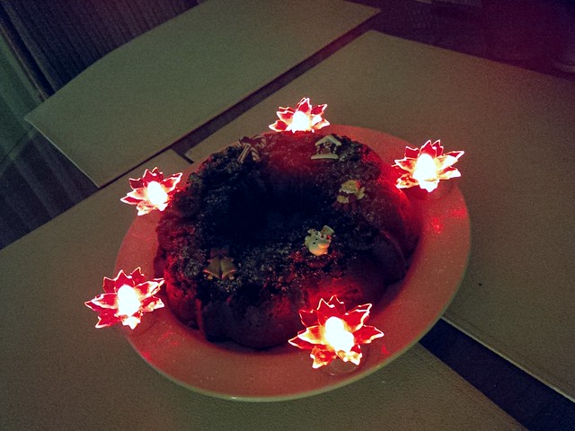 Cake with Poinsettia Tea Lights!