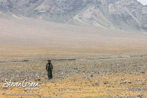 afghanistan man mountains field photography desert traditional stevegreen lonelywalk heratprovince stevenrgreen stevengreenphotography