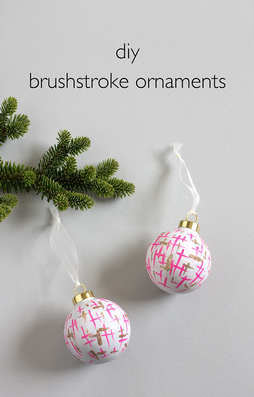 DIY Brushstroke Ornaments. Click through for the full tutorial! | www.vitaminihandmade.com